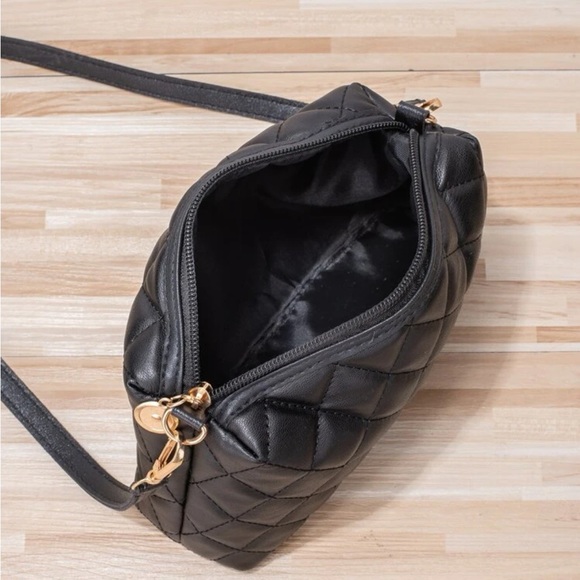⚠️Clearance Black Quilted Crossbody Bag - Picture 5 of 5